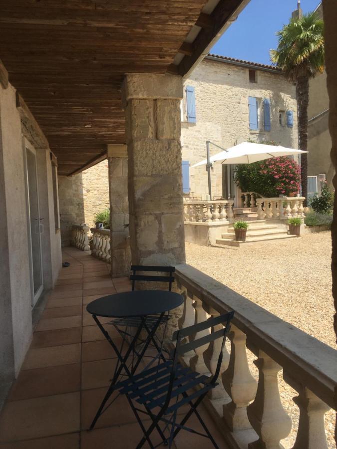 Le Hangar Saint-Jean-dʼAngély 外观 照片