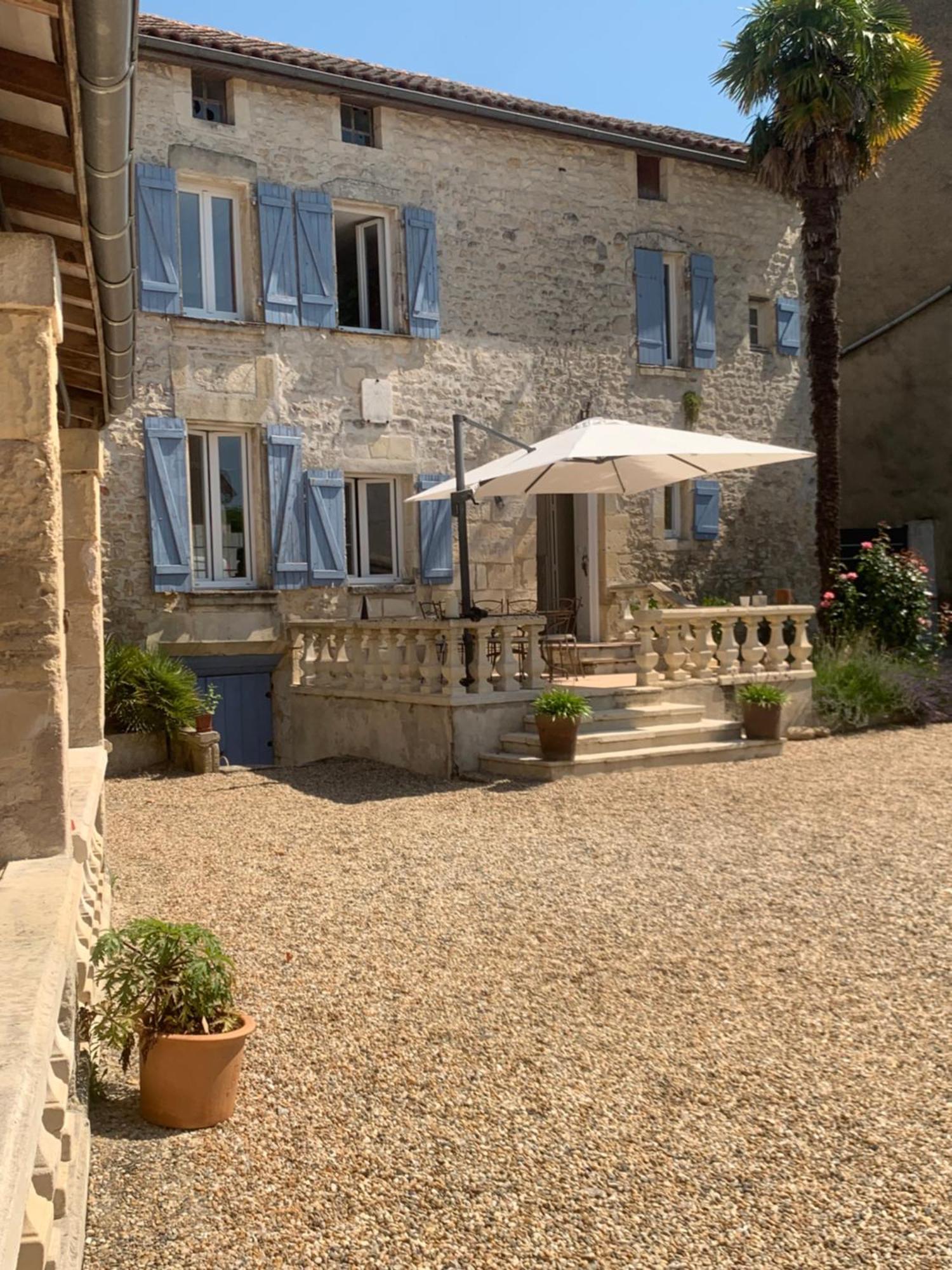 Le Hangar Saint-Jean-dʼAngély 外观 照片