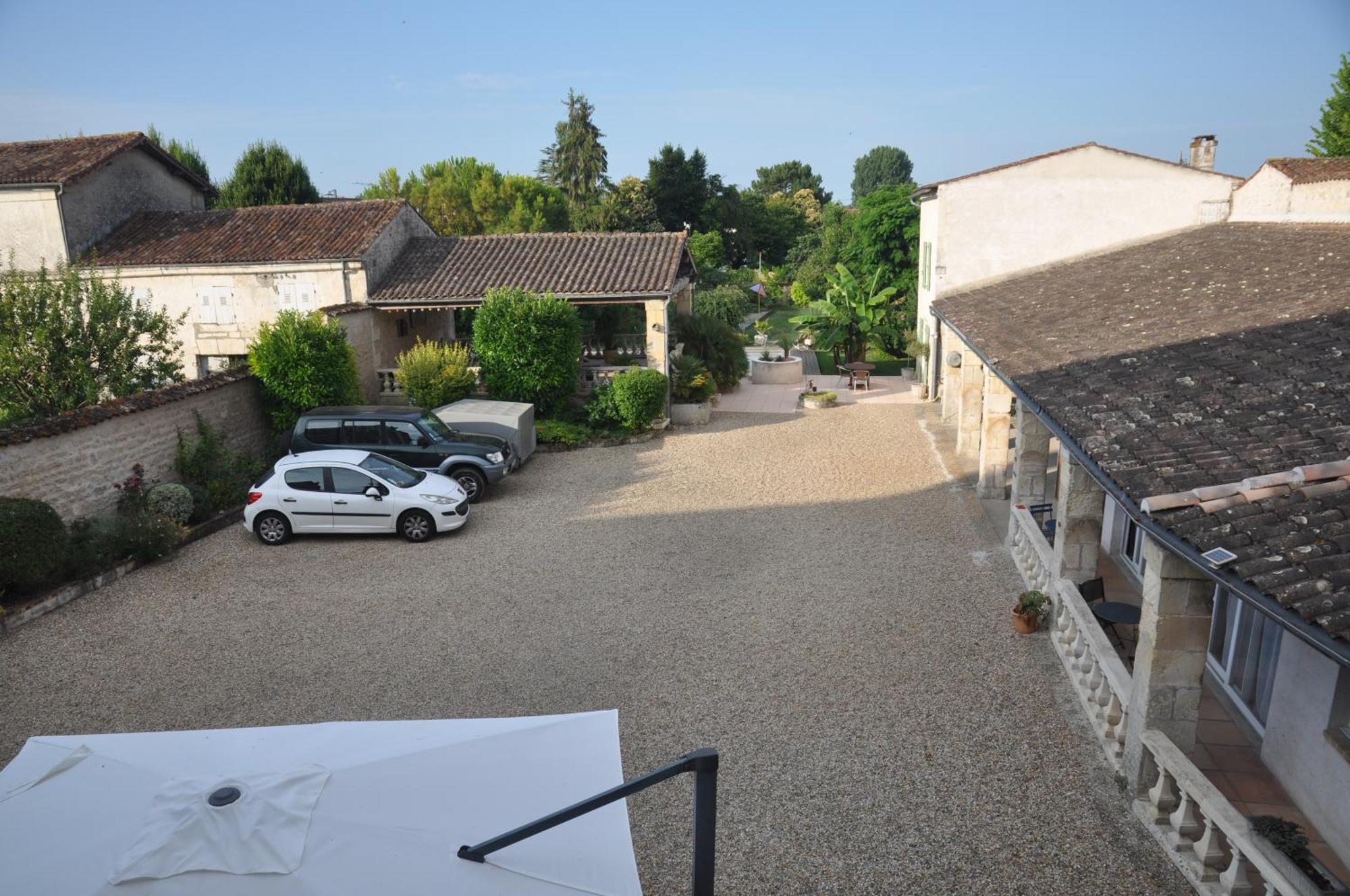 Le Hangar Saint-Jean-dʼAngély 外观 照片
